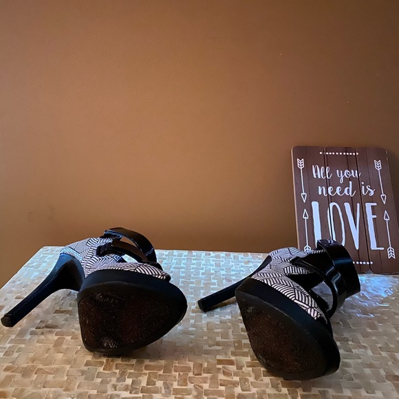 BCBG - Picture 2 of 4